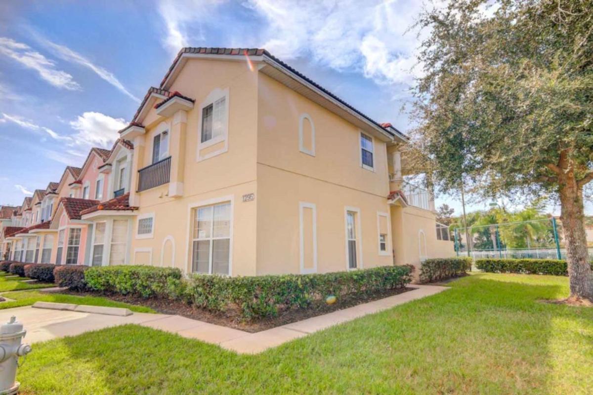 Popular attractions Area Nearby Property